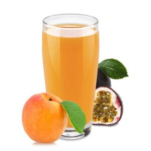 trinkForm® Maracuja-Aprikosenkonzentrat in einem hohen Glas, umgeben von einer frischen Aprikose und Maracuja, exotisch und reich an Aromen